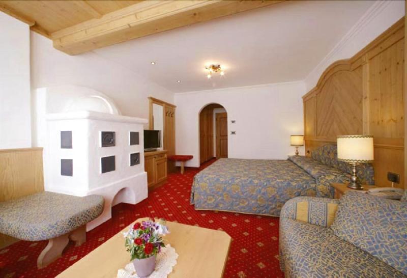 Alpen Hotel Corona Vigo di Fassa Exterior foto