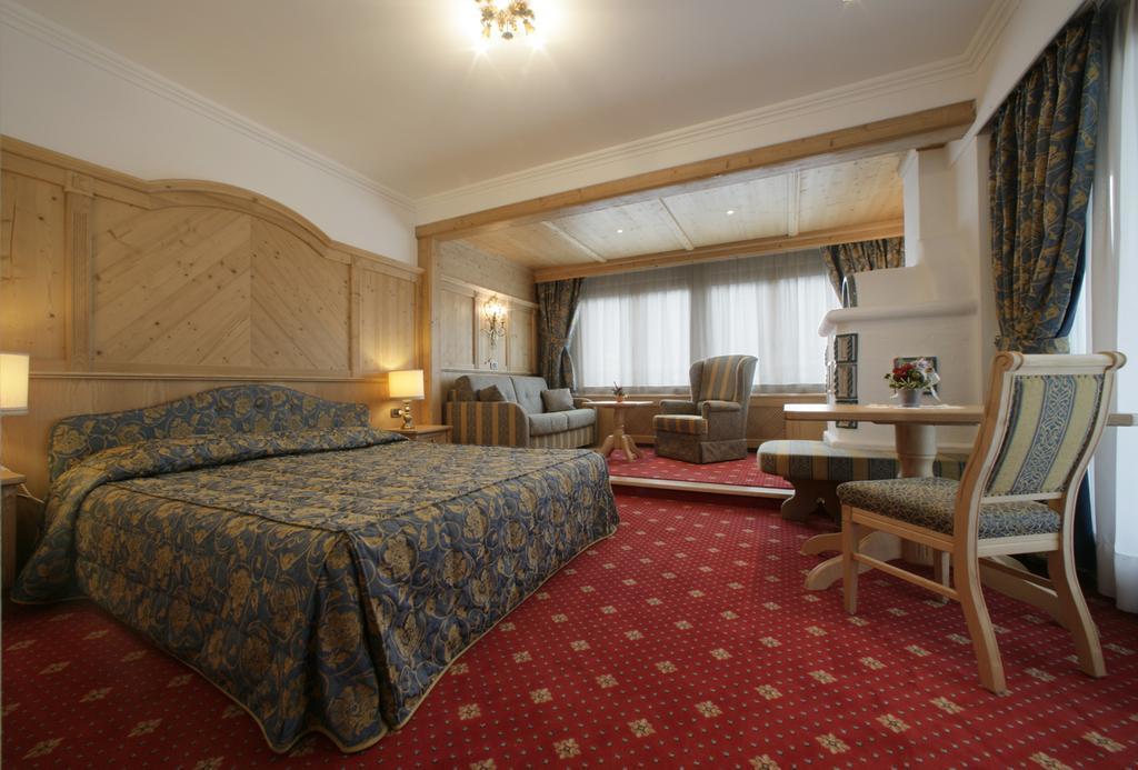 Alpen Hotel Corona Vigo di Fassa Zimmer foto