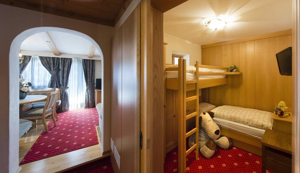 Alpen Hotel Corona Vigo di Fassa Zimmer foto